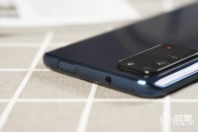 【荣耀】荣耀X10首发上手:旗舰夜视仪只卖1899?