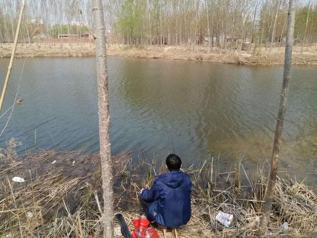 『』初夏一边水浅、一边水深，怎么钓鱼？