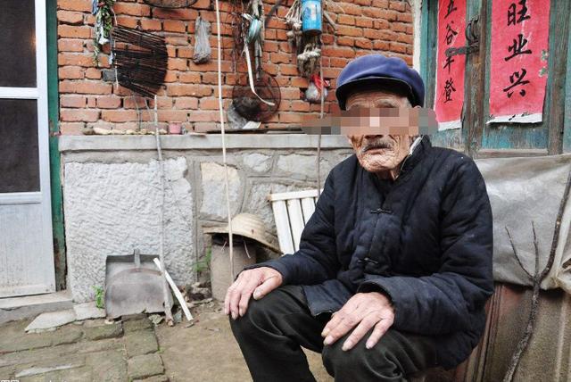 钱币|王大爷将百张古董币全部捐献,一月后收到一个包裹,一看热泪盈眶