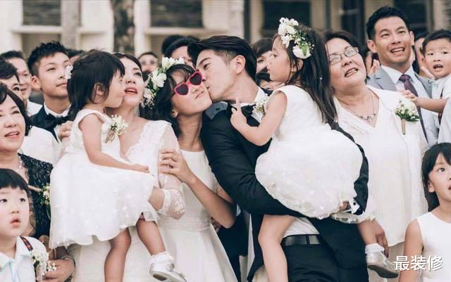 「」贾静雯家的设计风格堪称完美，客厅没有茶几，但小黑板很值得宝妈借鉴！