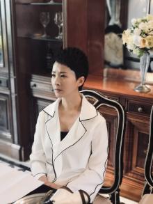 师小红|他为了老婆不生娃，为照顾岳父岳母息影，50岁老来得子乐坏了