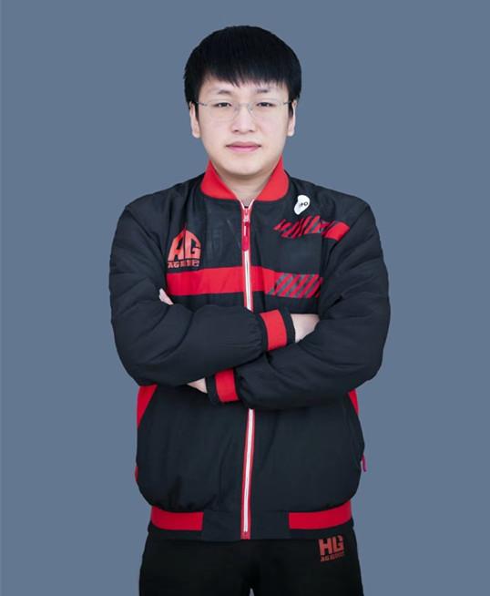 [kpl]老帅宣布“退役”后，从第一届KPL到现在的选手，仅剩下一个人了！