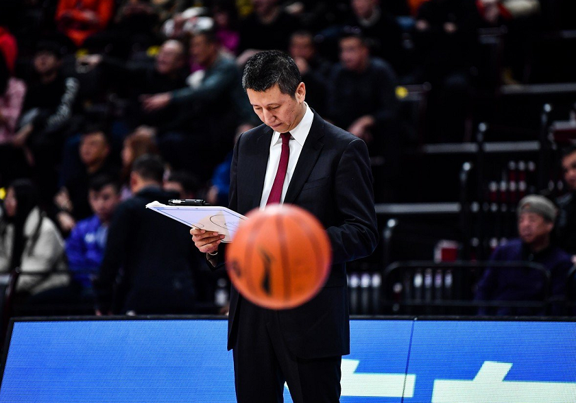 深圳男篮|又一主帅下课!当场离任+已经离队,比郭士强还惨