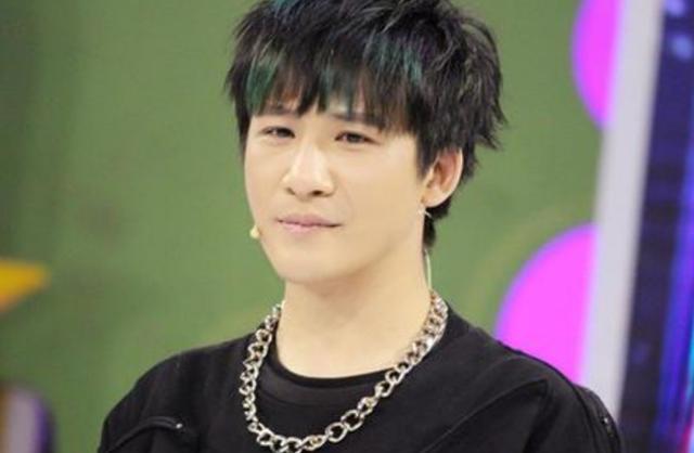 春晚|娱乐圈真正双面人大张伟，王思聪推他入谷底，翻身后娶丑妻伴左右