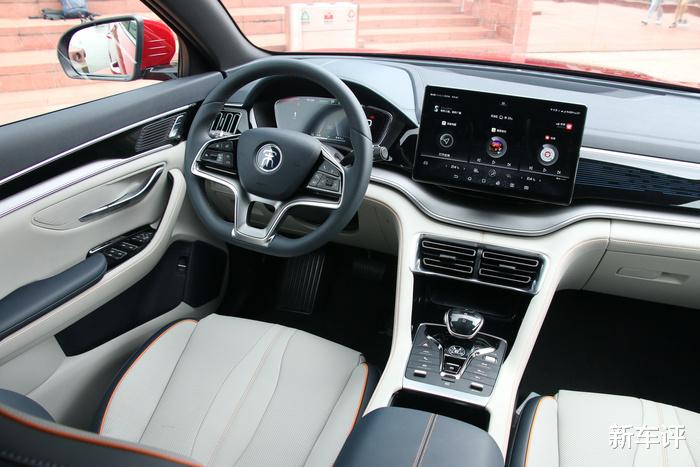 宋plus|比亚迪宋PLUS燃油版实拍:全新中型SUV,预定爆款席位