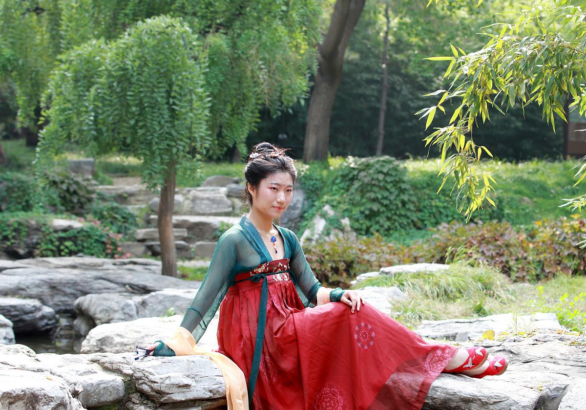 天蝎座|越老越“有魅力”的星座女，岁月给他们的不是苍老，而是风情