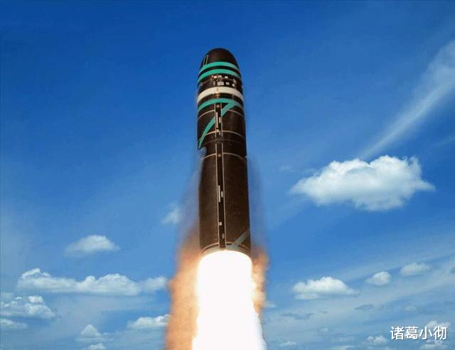 核导弹@不给美俄两国面子，一枚洲际核导弹发射升空，最低调的五常亮剑了