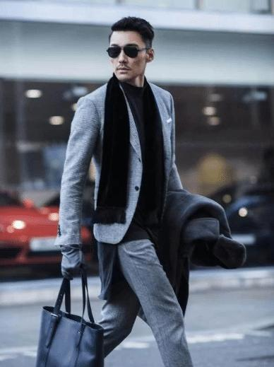 胡兵|他被誉为“中国第一男模”，因太帅被英国富婆看中，今49岁现状成这样