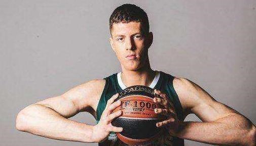 「火箭队」爆砍17分15板5盖帽！内线猛将喊话火箭，最后一块冲冠拼图？