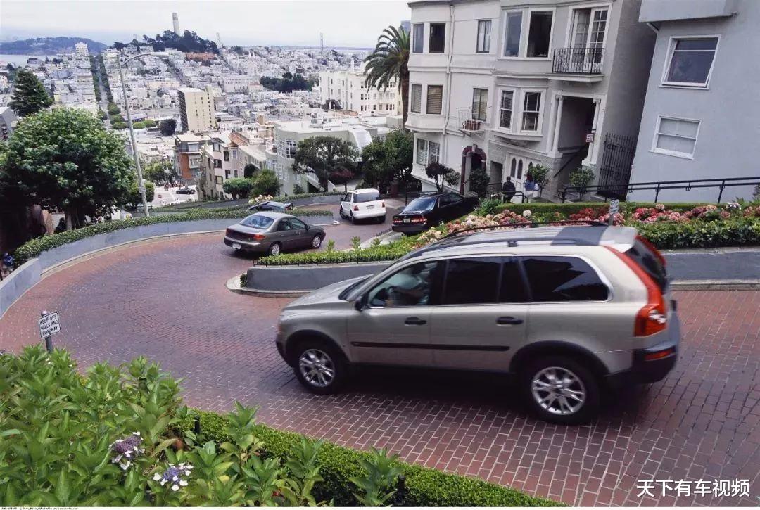 『老司机』自动挡下坡还踩刹车？老司机：不想要命了？快学这招，危险远离你