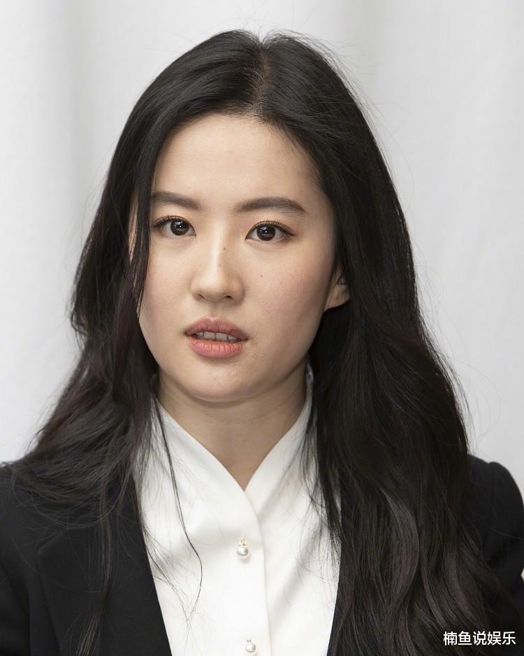 刘亦菲|都说刘亦菲跌下神坛,状态发福瑕疵明显,谁的生图不真实?