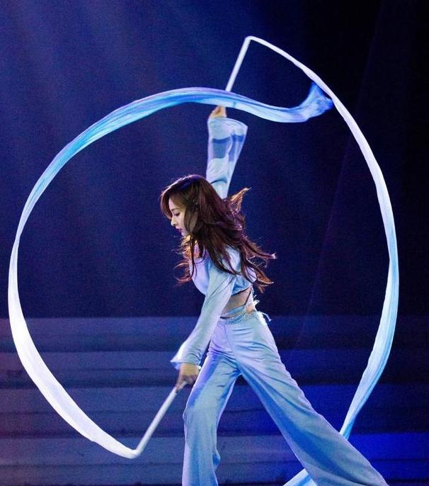 吴昕|《快本》吴昕镜头不超5分钟，超火综艺也带不动，发文道实情