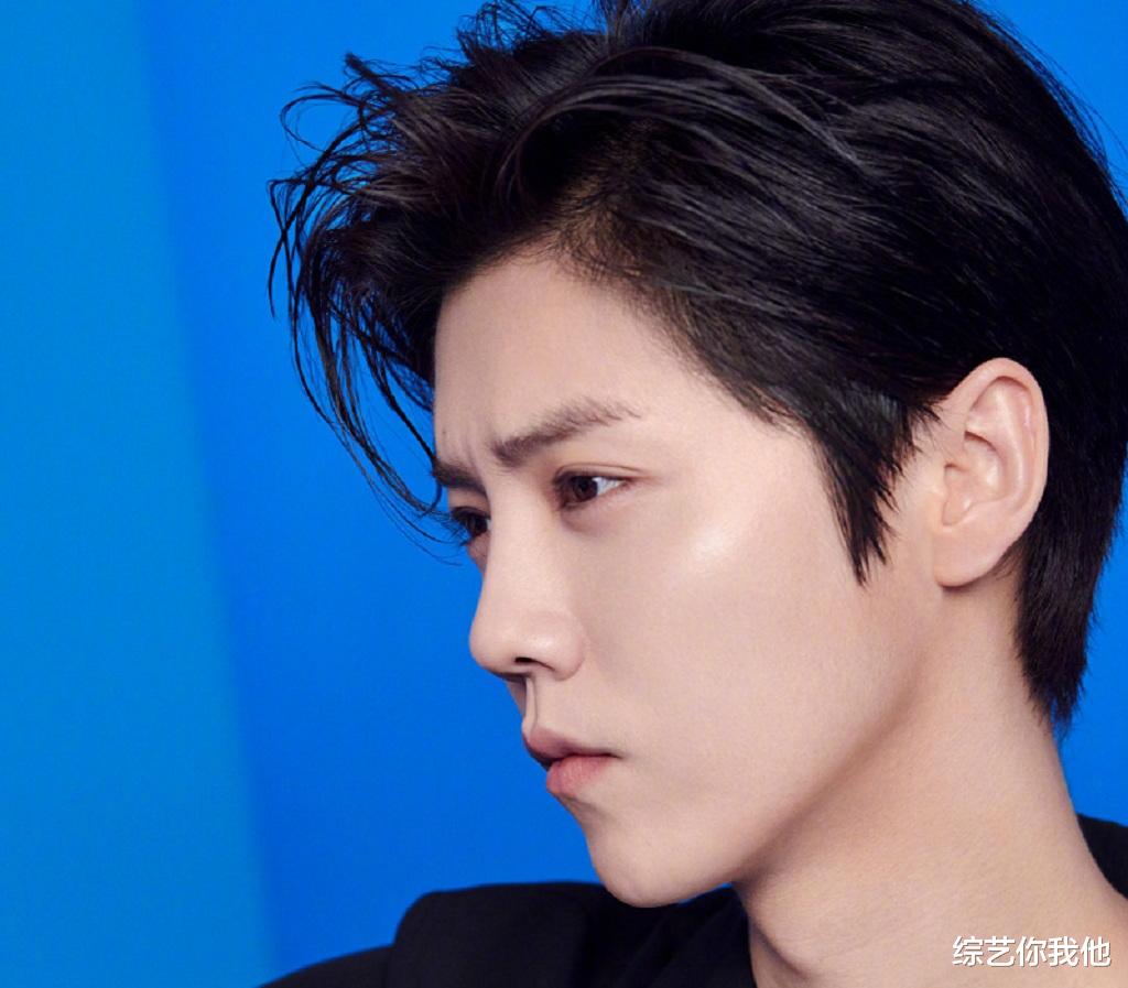 张艺兴：张艺兴太无奈，发新专辑又被鹿晗提前，引粉丝质疑：已不是第一次