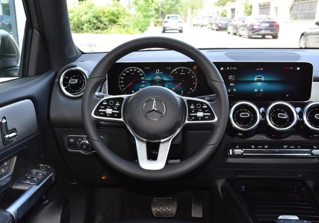 宝马X1|新增全时四驱版本，奔驰GLB再降7W，22W起步不比宝马X1更香？