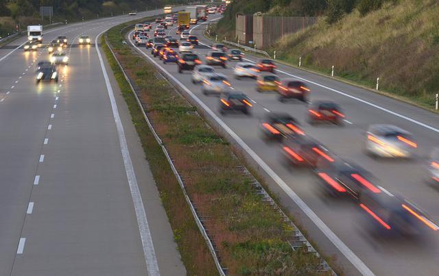 环球品鉴 高速限速120,跑到125算不算超速?交警:最后再说一次,记好