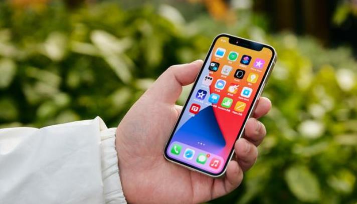 iPhone12 mini|?华为P30Pro换成iPhone12mini,深度使用1天,失望来得太突然