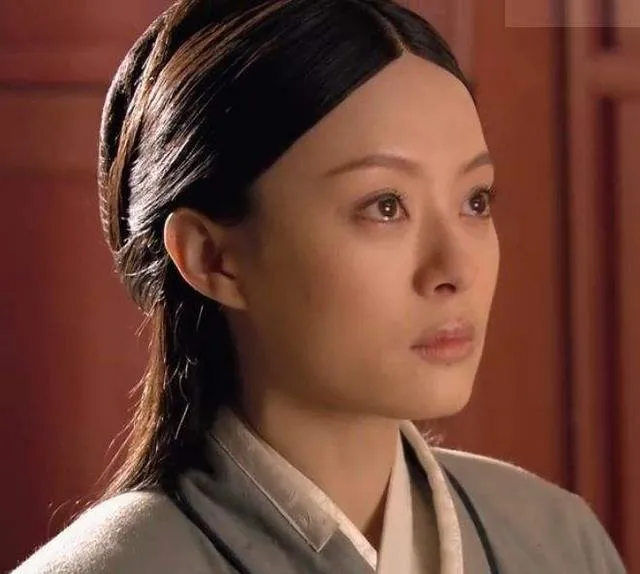 诗妮娜|她这是在演偶像剧吗？