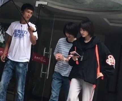 林青霞|替身像到\妈不认\！王一博、邓伦帅掉渣，杨幂、吴京如假包换