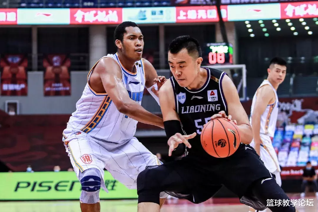 「林书豪」林书豪首秀险些被废！开场1分钟就被干趴！后脑勺猛砸地板