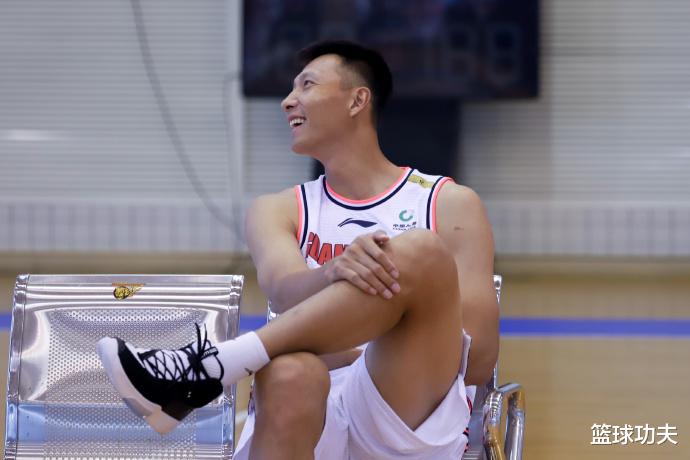 [王哲林]16仅中4！马布里被王哲林 周琦扇了一记响亮的巴掌 到底谁才能打NBA？