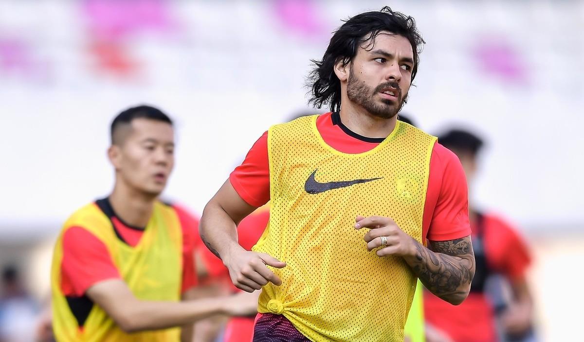 [广州恒大]今天凌晨，恒大此消息让球迷沸腾，卡纳瓦罗中超争冠不给上港机会