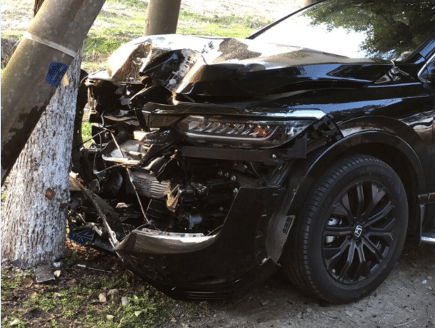 「本田皓影」本田皓影撞断电线杆，这安全性，网友：不上中保研也能打脸大众！