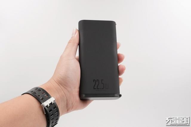 lightning|苹果iPhone的最佳伴侣！7款Lightning快充口充电宝选购指南