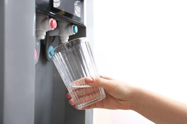 亚硝酸盐@隔夜水和千滚水能喝吗？这几种水，或比隔夜水更伤身，赶紧戒掉