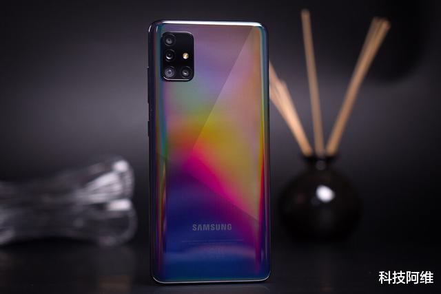 三星Galaxy|8GB+4500mAh，现已跌至2449元，不到四个月狂跌550元如今处境尴尬