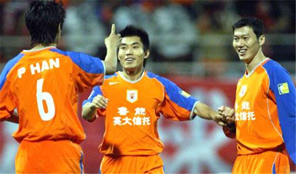 武磊|恒大首败另类视角：场上15打8！