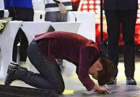 汪涵▲还记得《天天向上》的小五？拿着汪涵的银行卡离开，他如今成这样