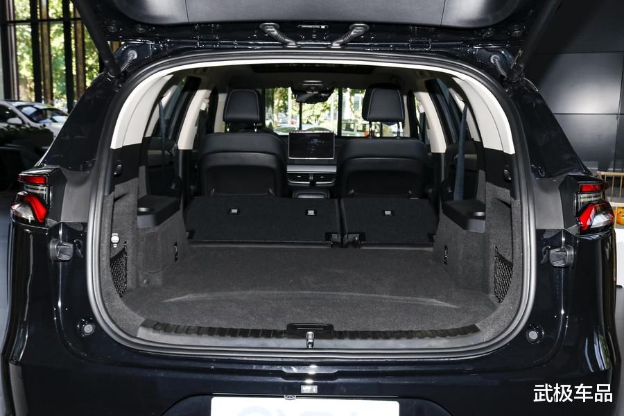 燃油车|15万买它不后悔,同价位空间合资无对手,标配2.0T底盘还有德系味