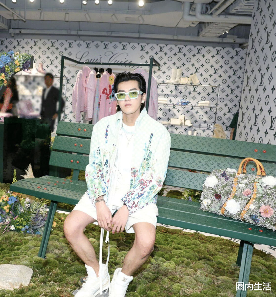 #郭敬明#综艺未经郭敬明许可擅自修改由他一手创作的歌词，清空微博是泄愤？