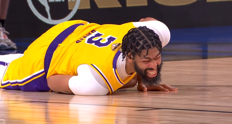 湖人队|湖人3-1夺赛点！双巨50+21+12，詹皇倒地握拳+险和克劳德起冲突