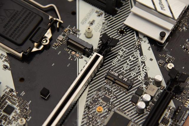 显卡|I芯配A卡怎么样?—10900K与RX5700实战3A大作