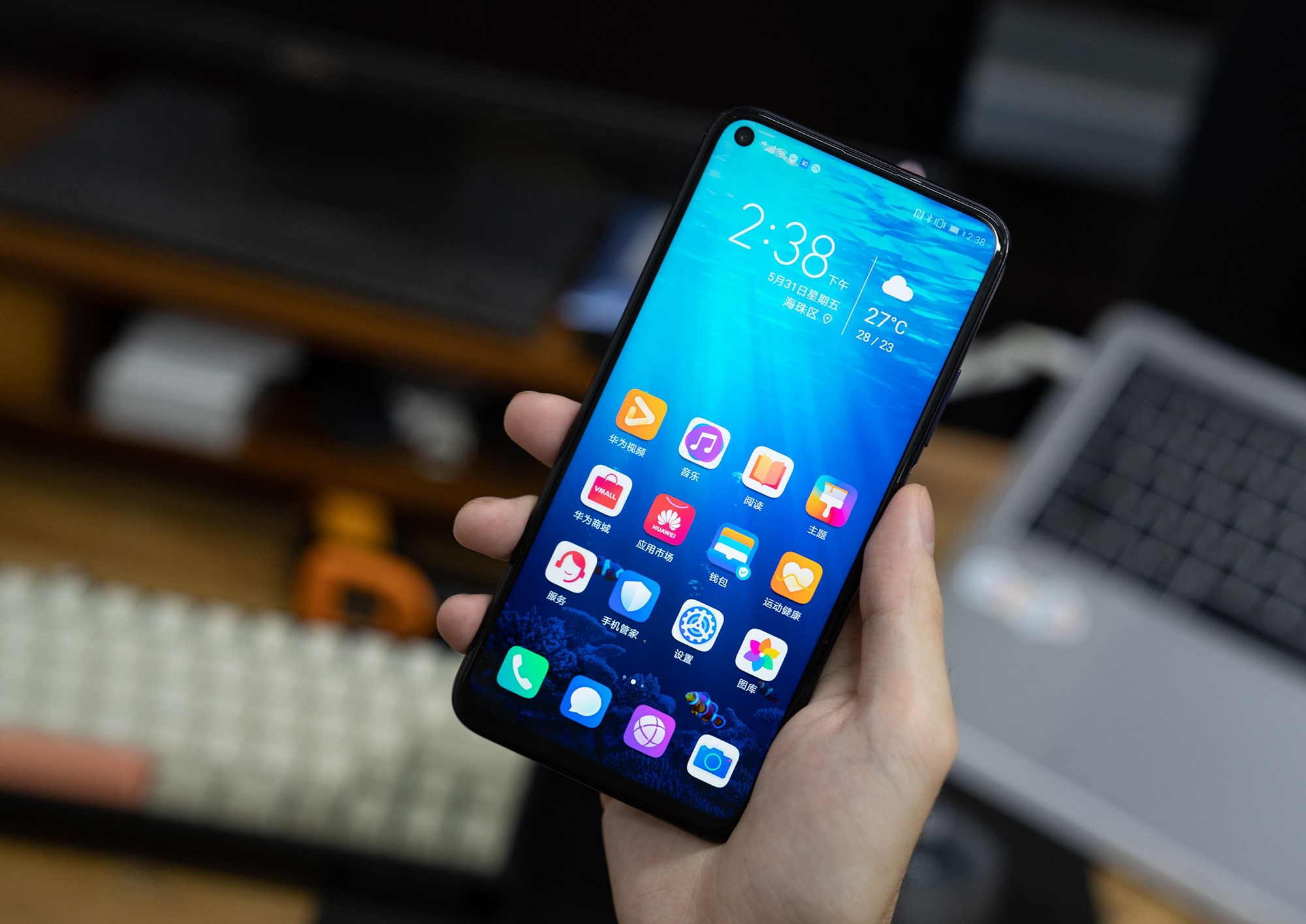 华为荣耀|8+128GB华为老旗舰降至1799，不仅有做工优势，性价比也颇高