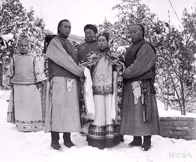 『慈禧太后』慈禧死前喝王八汤吊命，刚断气，太监就立马往嘴里塞了一颗夜明珠