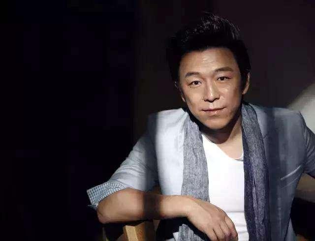 黄渤|被黄渤捧红片酬涨到200万，因长期酗酒猝死，娇妻改嫁老外很幸福