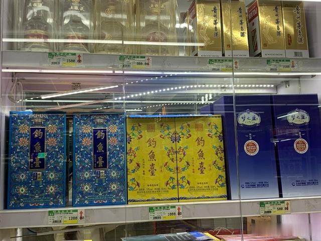 中国商报|飞天茅台酒价格再“飞天”：零售价一天涨两次 黄牛日进千元