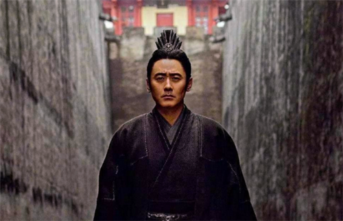 诸葛亮：司马懿熬死了曹家三代人，等到70岁才敢发动政变，他到底在怕啥？