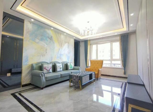 |刚装到一半原房东不喜欢，和我和老公买下来，添加软装后超好看！