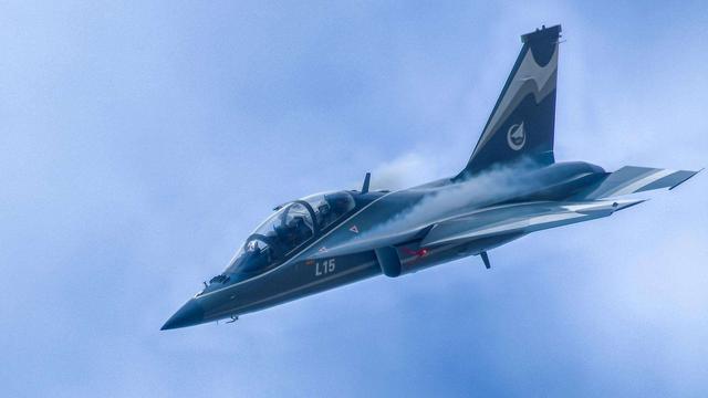歼-20|外国人眼里的中国战机，L15颜值最高，歼10垫底，看看歼20排第几