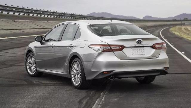 本田雅阁|2.5凯美瑞和1.5T雅阁怎么选？内行人总结，别买错再后悔！