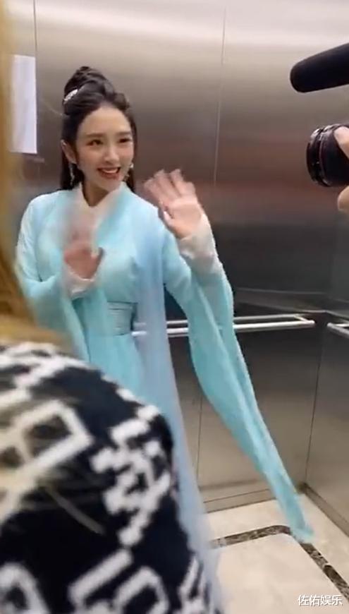 唐艺昕|唐艺昕产后复出综艺首秀，身着古装仙气飘飘，依旧少女感十足