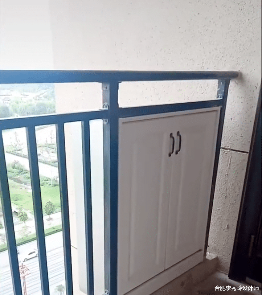 公摊|我要举报，明明是公摊，凭啥你家能在连廊护栏上装鞋柜？赶紧拆了