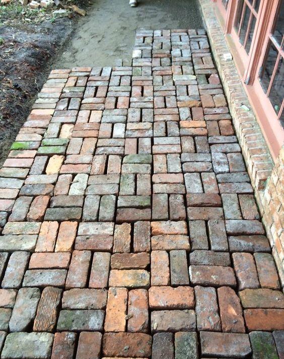 |我家院子红砖全翘掉了，这种毛石板铺院子，有种青石巷的美感！