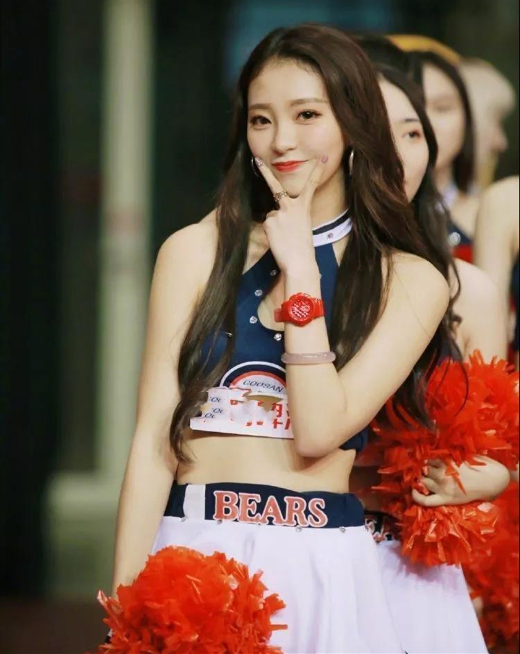 【啦啦队】CBA拉拉队4大女神，第一名媲美卡戴珊姐妹，合照时易建联表情