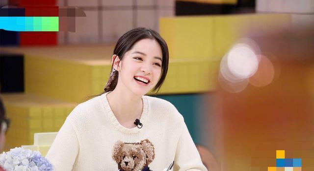 欧阳娜娜@欧阳娜娜新曲发布，歌词似乎处处暗示，坐实与陈飞宇恋情？