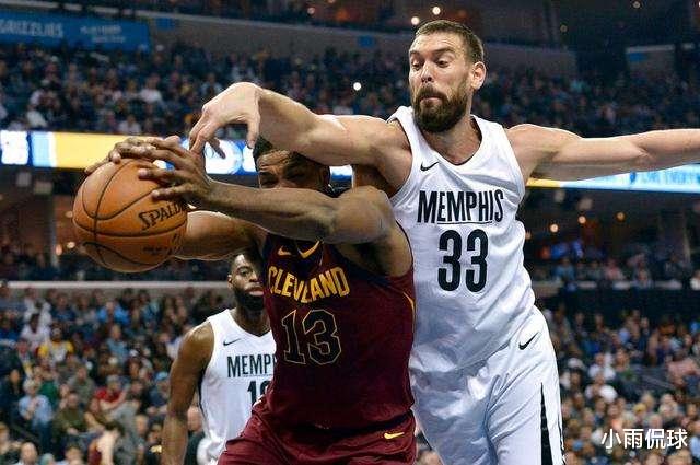 湖人队|8人轮换阵容出炉！湖人豪阵仍存两大缺陷，剩余1600万还得签2-3人