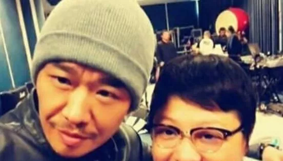 「韩红」韩红哭了,身上的秘密再也藏不住了,网友痛骂:虚伪、不要脸